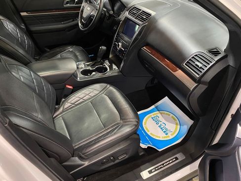 Used 2019 Ford Explorer Platinum AWD/4WD image 30