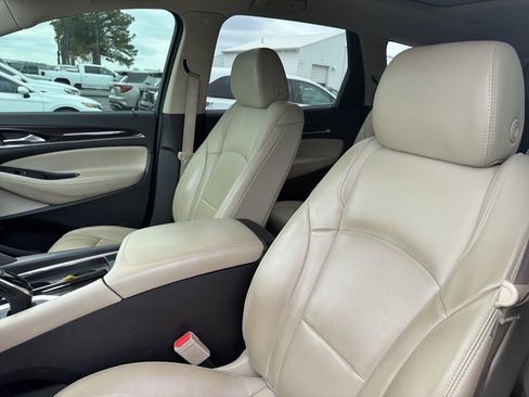 Used 2019 Buick Enclave Essence image 13