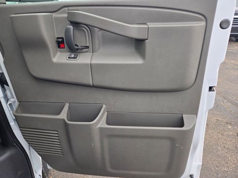 New 2026 Chevrolet Express 2500 image 6