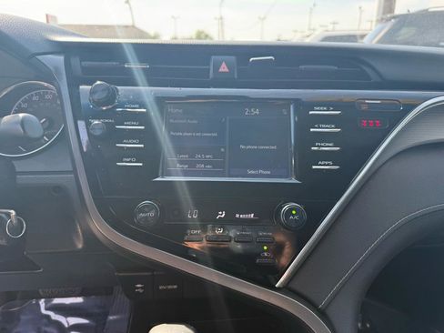 Used 2018 Toyota Camry SE image 17