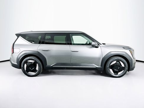 Used 2024 Kia EV9 Light RWD image 10