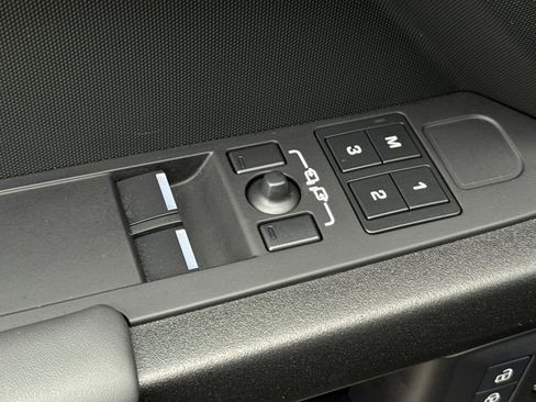 Used 2023 Land Rover Defender 90 V8 image 12