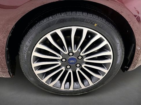 Used 2017 Ford Fusion SE w/ Fusion SE Technology Package image 32