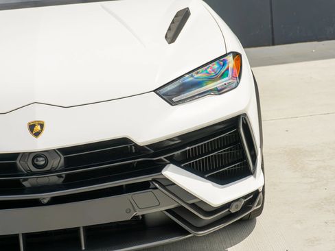 Used 2023 Lamborghini Urus Performante AWD/4WD image 27