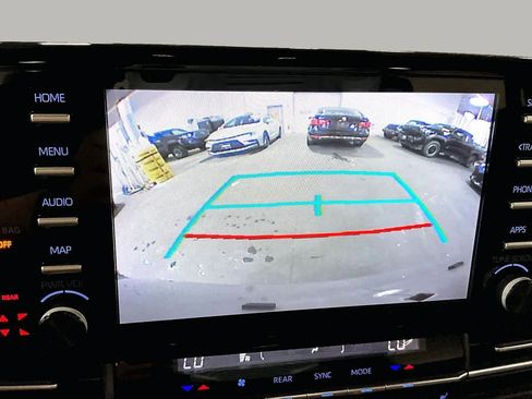 Used 2024 Toyota Sienna XLE FWD image 27