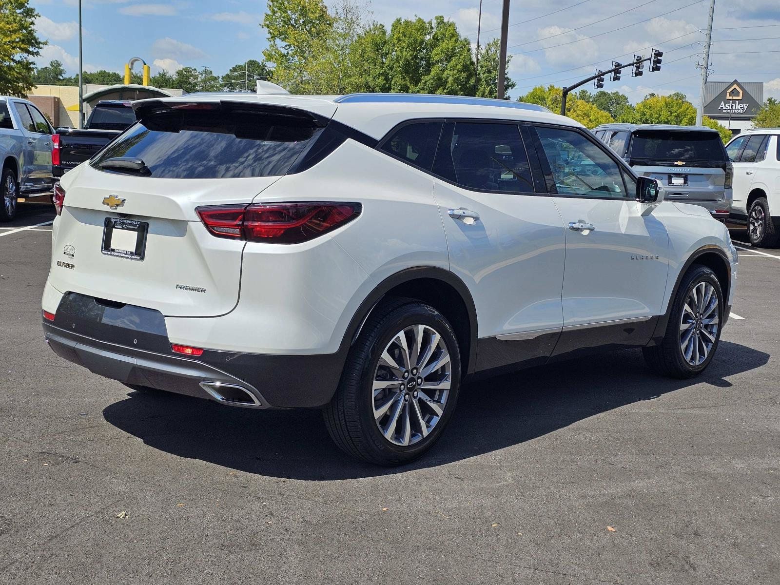 Used 2023 Chevrolet Blazer Premier FWD image 9
