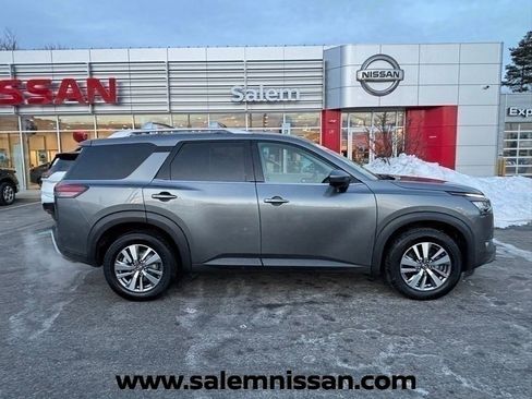 Used 2023 Nissan Pathfinder SL w/ Lighting Package (N92) image 2