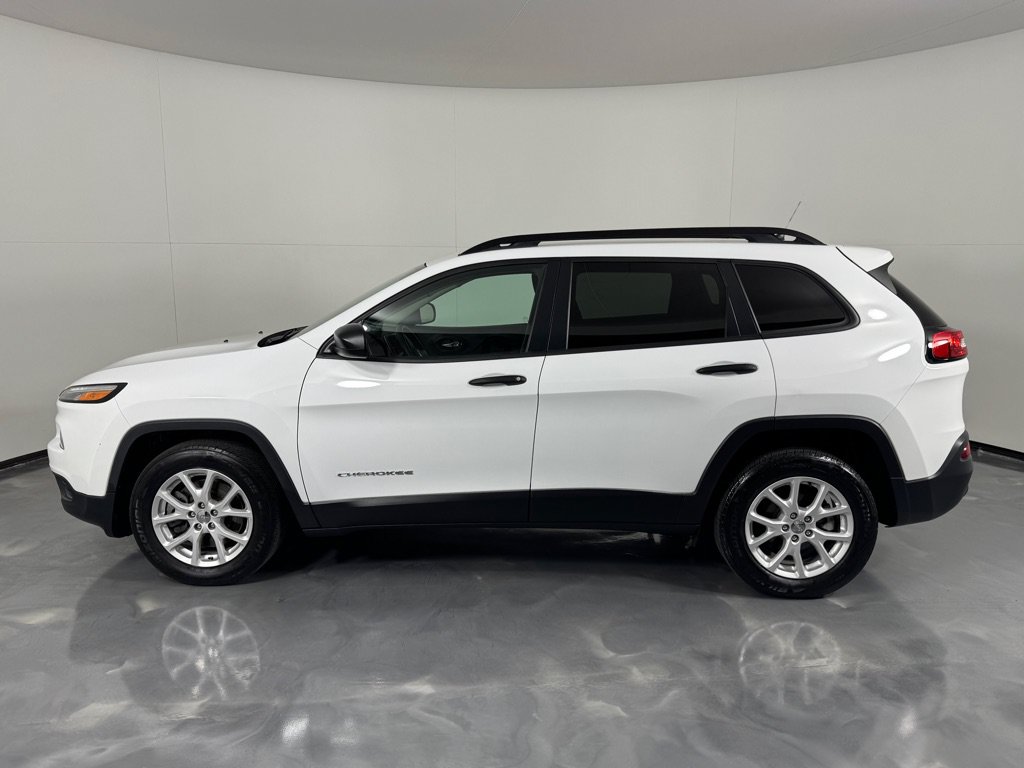 Used 2016 Jeep Cherokee Sport FWD image 8