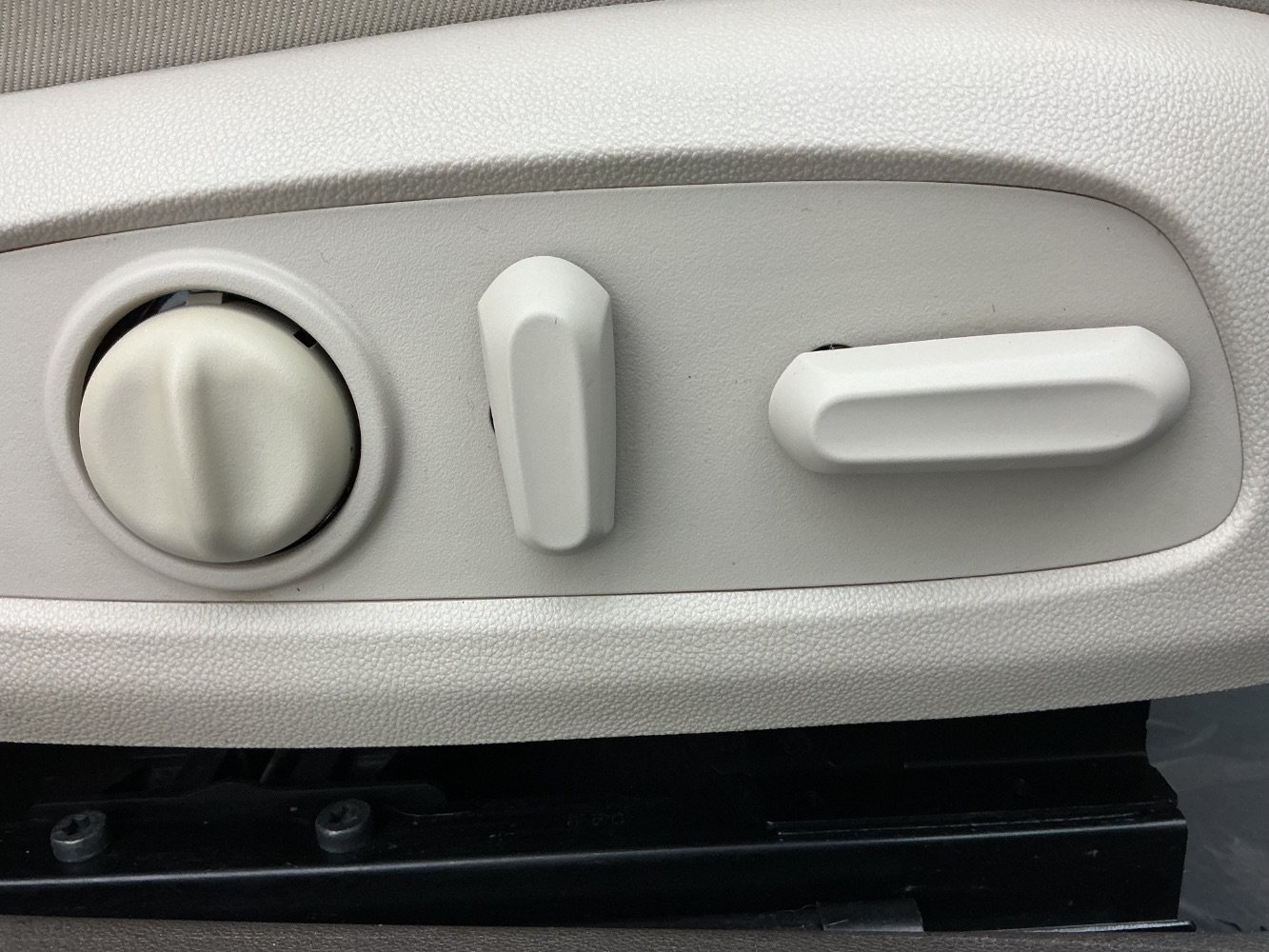 Used 2017 Buick LaCrosse Essence w/ Sun and Shade Package FWD image 41