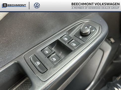 Used 2024 Volkswagen Taos SE FWD image 20