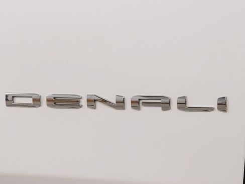 Used 2025 GMC Yukon XL Denali Ultimate w/ LPO, Floor Liner Package AWD/4WD image 17