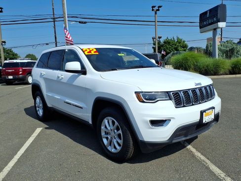 Used 2022 Jeep Grand Cherokee Laredo X AWD/4WD image 1