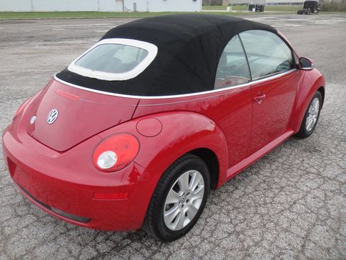 Used 2010 Volkswagen Beetle Final Edition FWD image 26