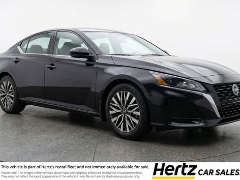 Used 2025 Nissan Altima 2.5 SV FWD image 1