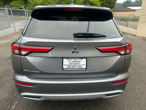 Used 2023 Mitsubishi Outlander SE AWD/4WD image 6