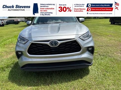 Used 2021 Toyota Highlander XLE AWD/4WD image 5