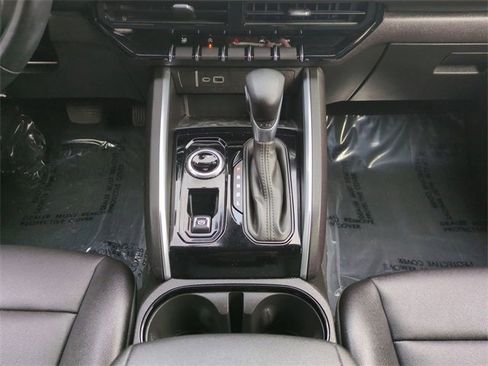 Used 2023 Chevrolet Colorado LT w/ LT Convenience Package III image 18