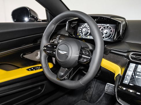 Used 2025 Aston Martin Vanquish image 23