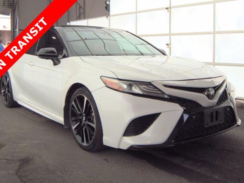 Used 2018 Toyota Camry XSE image 5