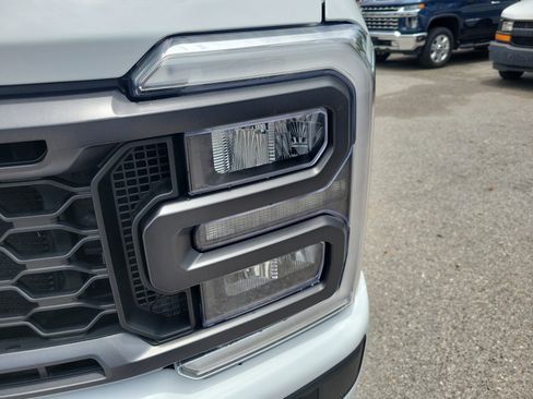 Used 2023 Ford F250 Lariat w/ Sport Appearance Package AWD/4WD image 9