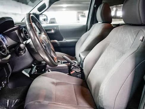 Used 2019 Toyota Tacoma TRD Sport w/ Technology Package image 16