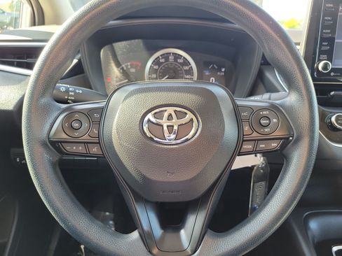 Used 2022 Toyota Corolla LE FWD image 17