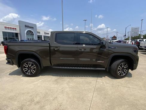 Used 2024 GMC Sierra 1500 AT4 w/ Technology Package AWD/4WD image 10