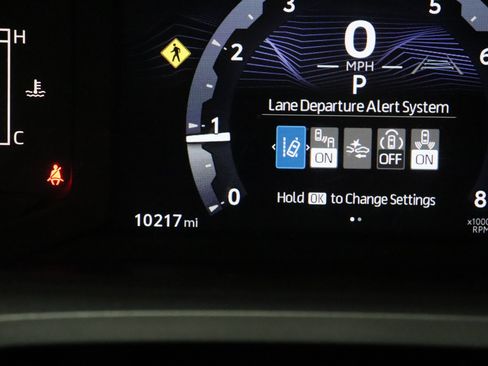 Certified 2025 Toyota Tacoma SR5 AWD/4WD image 39