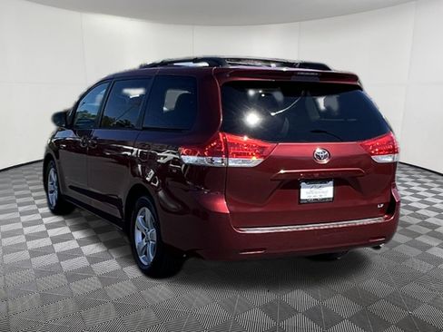 Used 2014 Toyota Sienna LE FWD image 4