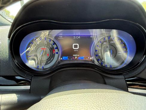 Used 2018 Chrysler 300 S w/ 300S Premium Group RWD image 15