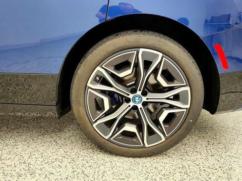 Used 2024 BMW iX xDrive50 w/ Sport Package AWD/4WD image 9