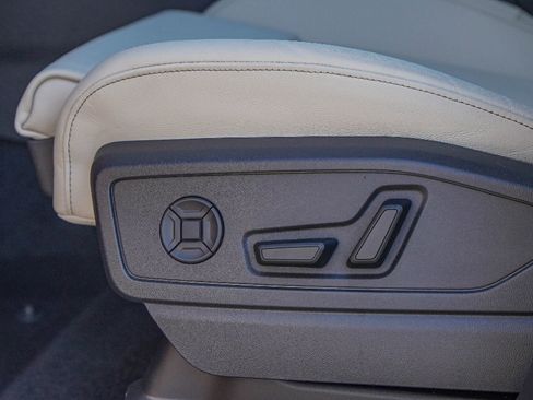 New 2025 Audi Q5 Premium Plus image 17