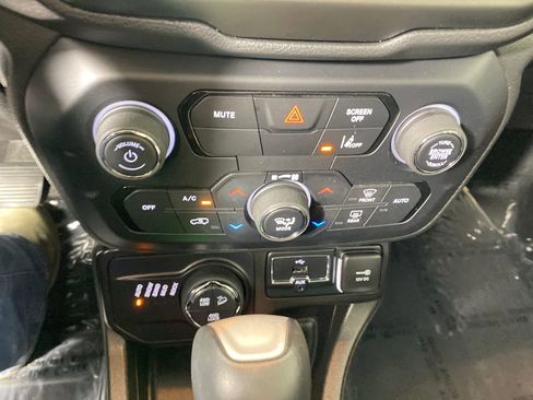 Used 2022 Jeep Renegade Trailhawk image 21