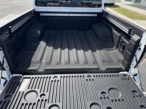 Used 2024 Nissan Frontier SL w/ Technology Package image 5