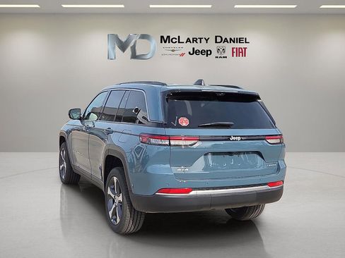 New 2026 Jeep Grand Cherokee Limited w/ Luxury Tech Group II AWD/4WD image 4