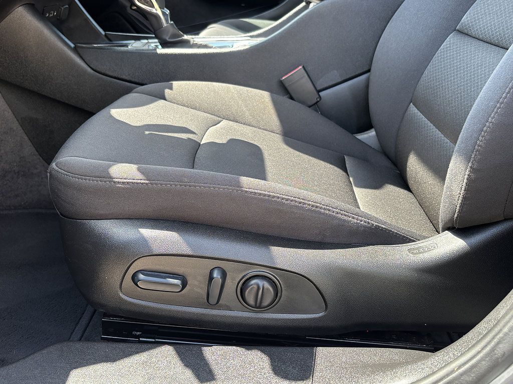 Used 2025 Chevrolet Malibu LT FWD image 13