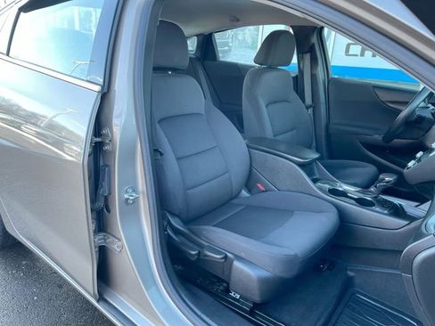 Used 2022 Chevrolet Malibu RS image 25