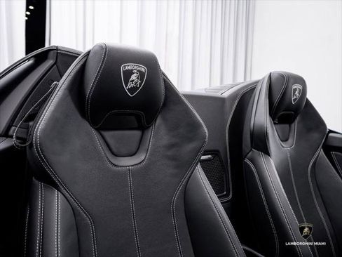 Used 2023 Lamborghini Huracan EVO RWD image 40