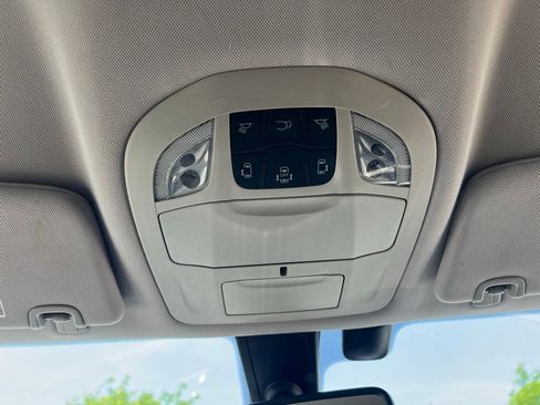 Used 2018 Chrysler Pacifica Touring-L Plus FWD image 41