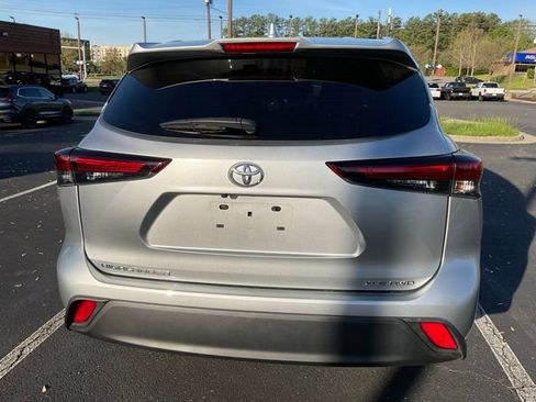 Used 2024 Toyota Highlander XLE image 4