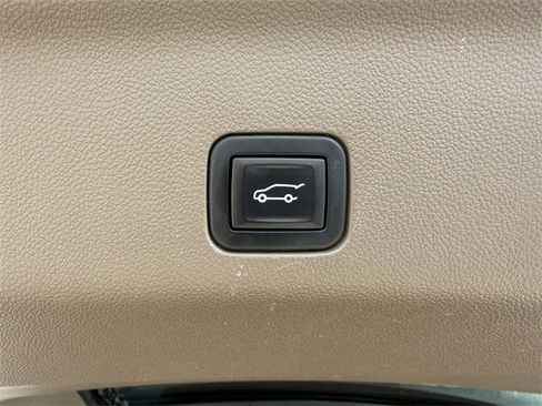 Used 2022 GMC Yukon XL Denali image 34