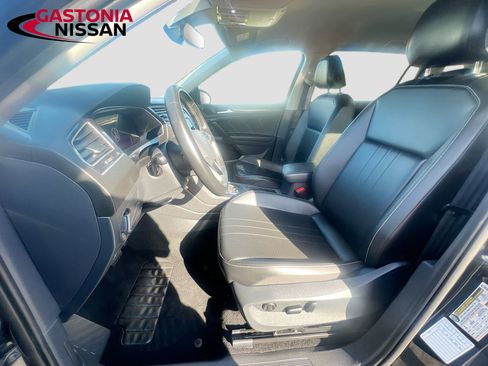 Used 2024 Volkswagen Tiguan SE image 27