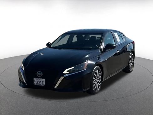 Used 2024 Nissan Altima 2.5 SV image 7