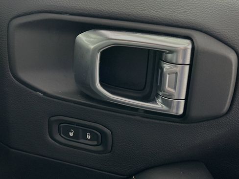 Used 2025 Jeep Wrangler Sahara w/ Safety Group image 28