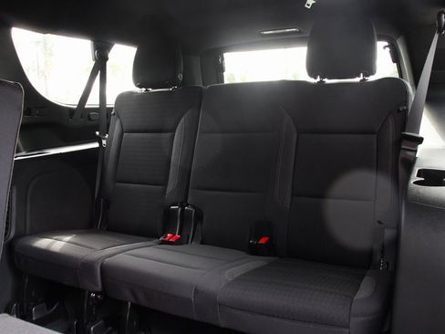 Used 2025 Chevrolet Suburban LS image 35