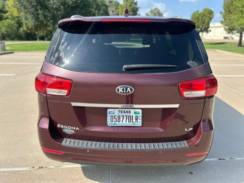 Used 2017 Kia Sedona LX w/ LX Essentials Premium Package FWD image 7