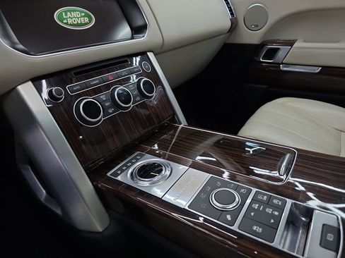 Used 2017 Land Rover Range Rover HSE image 17