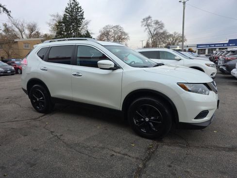 Used 2015 Nissan Rogue SV w/ SV Moonroof Package image 6