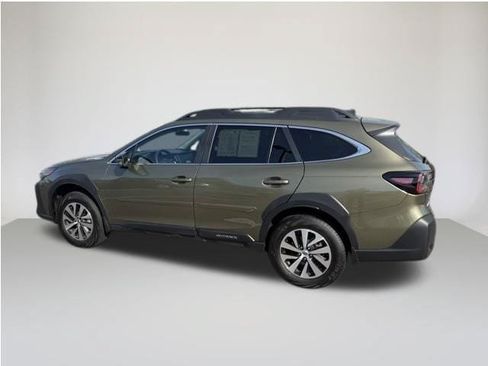 Used 2025 Subaru Outback Premium AWD/4WD image 6