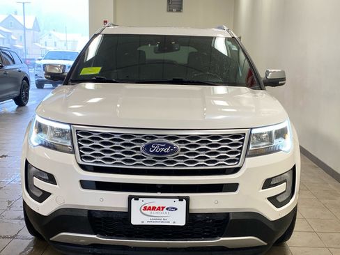 Used 2017 Ford Explorer Platinum image 3